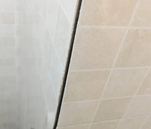 石台瓷砖空鼓维修公司分享阳台瓷砖脱落的修复过程可以分为以下几个步骤